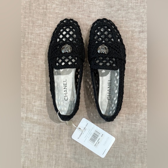 New with box CHANEL Black Crochet Loafers with Heart interlocking, size 37,5 - Picture 15 of 16